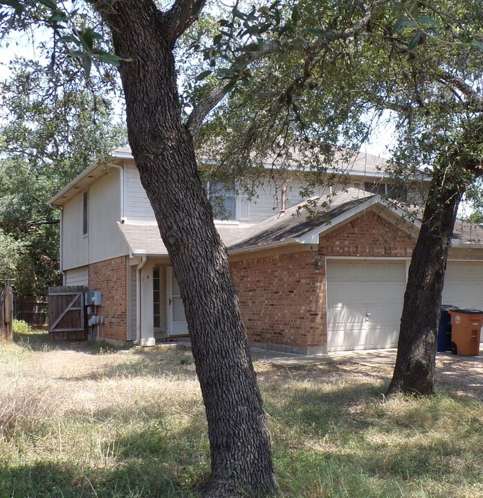 2304 Granberry Dr in Austin, TX - Building Photo