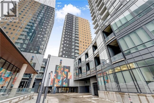 104 Garment St in Kitchener, ON - Building Photo - Building Photo