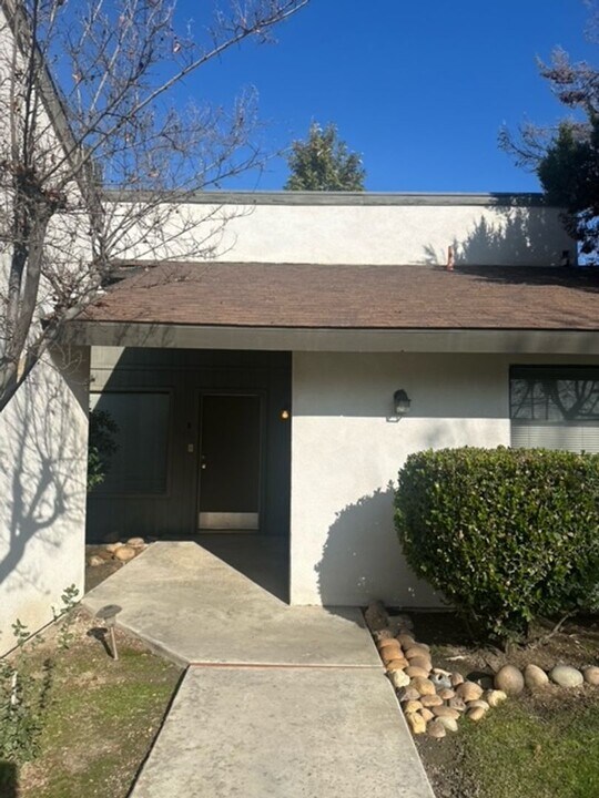 2800 Barrington St in Bakersfield, CA - Building Photo