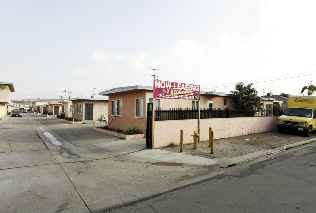 Roselane Apartments in Montebello, CA - Building Photo