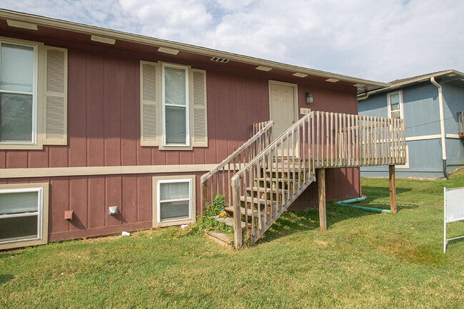 property at 1013 W Ash St