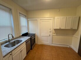 1731 Commonwealth Ave, Unit 5 in Boston, MA - Building Photo