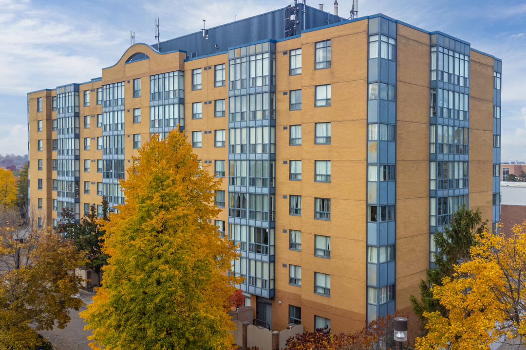 Coral Place in Mississauga, ON - Building Photo