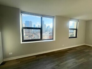 70 W Huron St, Unit 902 in Chicago, IL - Building Photo - Building Photo