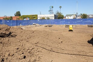 Washington Crossing in Los Angeles, CA - Building Photo