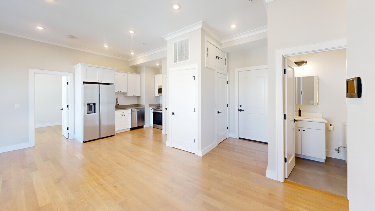 18-18 Highgate St in Boston, MA - Building Photo