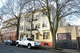 Evelyn Apartments in Portland, OR - Foto de edificio - Building Photo