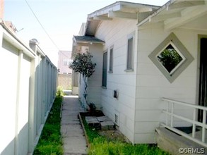 672-678 Junipero Ave in Long Beach, CA - Building Photo - Building Photo