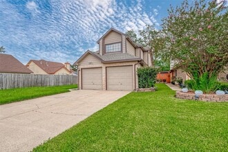 5415 Forest Bridge Way in Houston, TX - Foto de edificio - Building Photo
