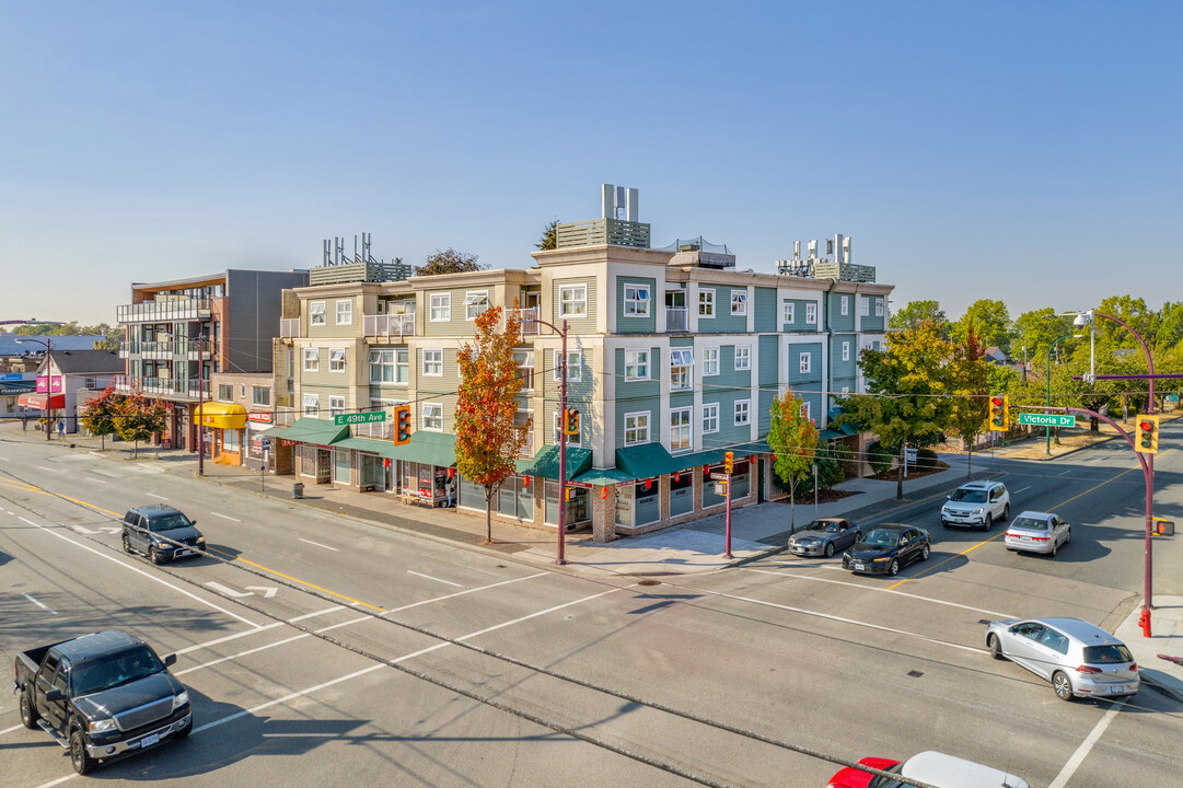 CASA D'ORO in Vancouver, BC - Building Photo