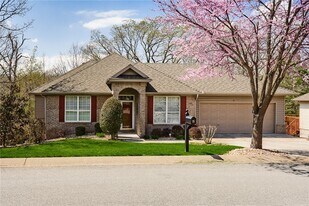 15 Glenbrook Ln in Bella Vista, AR - Building Photo