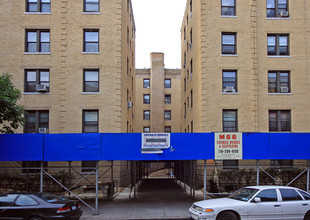 89-04 34th Ave in Flushing, NY - Foto de edificio - Building Photo