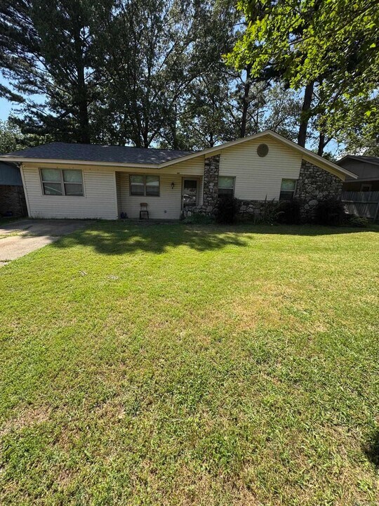 3511 Vicki Dr in Bryant, AR - Building Photo