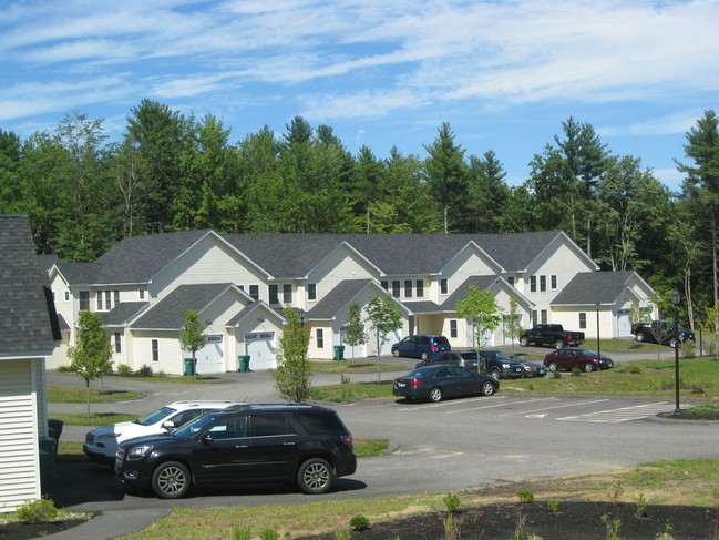 Highfield Townhome Available for Rent! in Rochester, NH - Building Photo - Building Photo