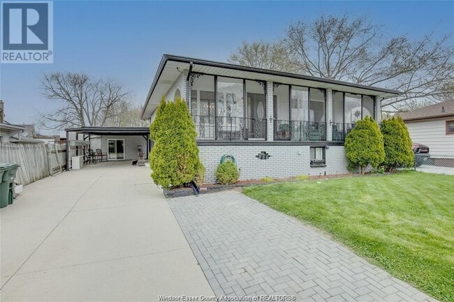 property at 214 Simcoe St