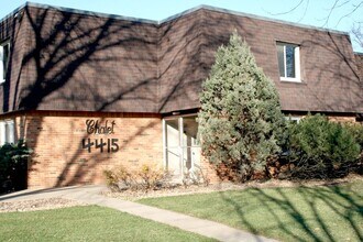 Chalet Apartments in Edina, MN - Foto de edificio - Building Photo