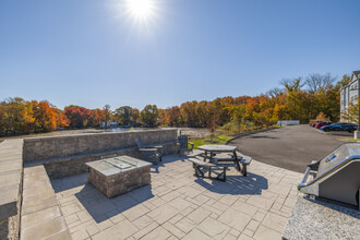 Lakeside of Cheshire in Cheshire, CT - Building Photo - Building Photo