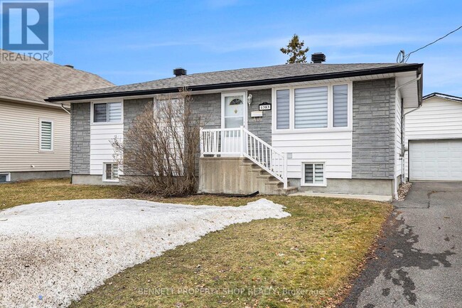 1383 Maxime St