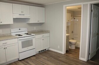 7906 Slayton Settlement Rd in Gasport, NY - Foto de edificio - Building Photo