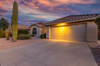 4637 E Fernwood Ct in Cave Creek, AZ - Foto de edificio - Building Photo