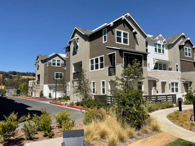 231 Gambrel Cir in Santa Rosa, CA - Building Photo - Building Photo