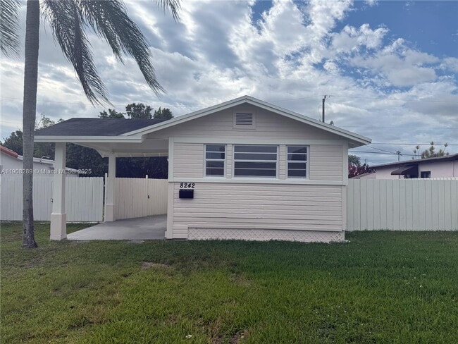 8242 SW 43rd Terrace in Miami, FL - Building Photo - Building Photo