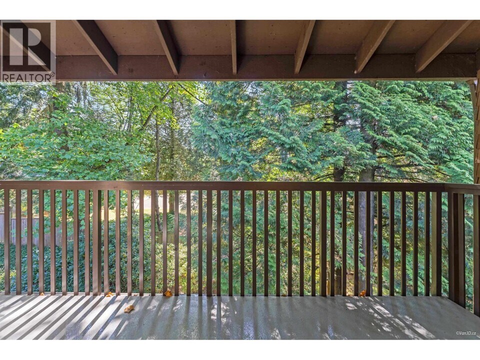 9867 Manchester Dr in Burnaby, BC - Building Photo