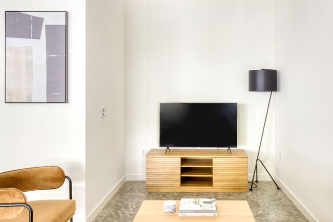 330 3rd Ave W in Seattle, WA - Foto de edificio - Building Photo