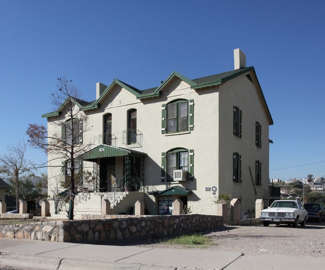 1836 W Paisano Dr in El Paso, TX - Foto de edificio - Building Photo