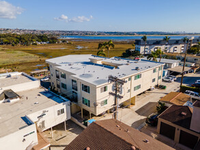 Crown Point View in San Diego, CA - Building Photo - Building Photo