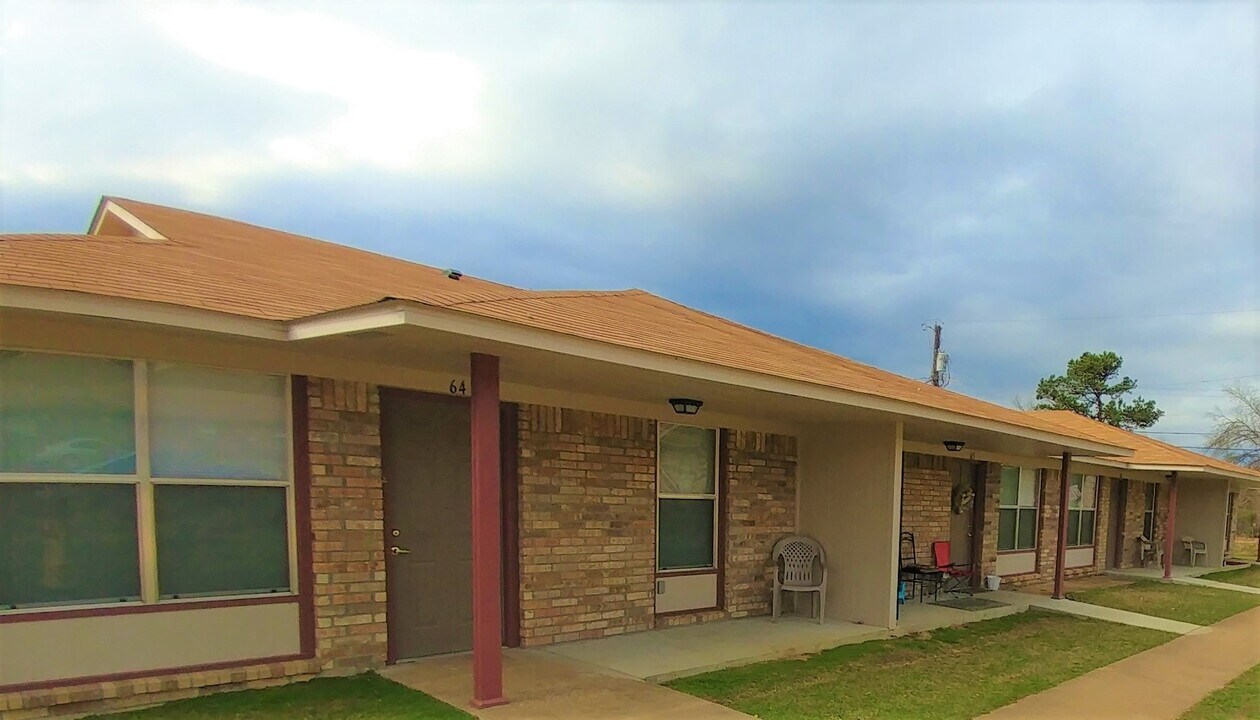 1300 Courtland Rd in Atlanta, TX - Building Photo