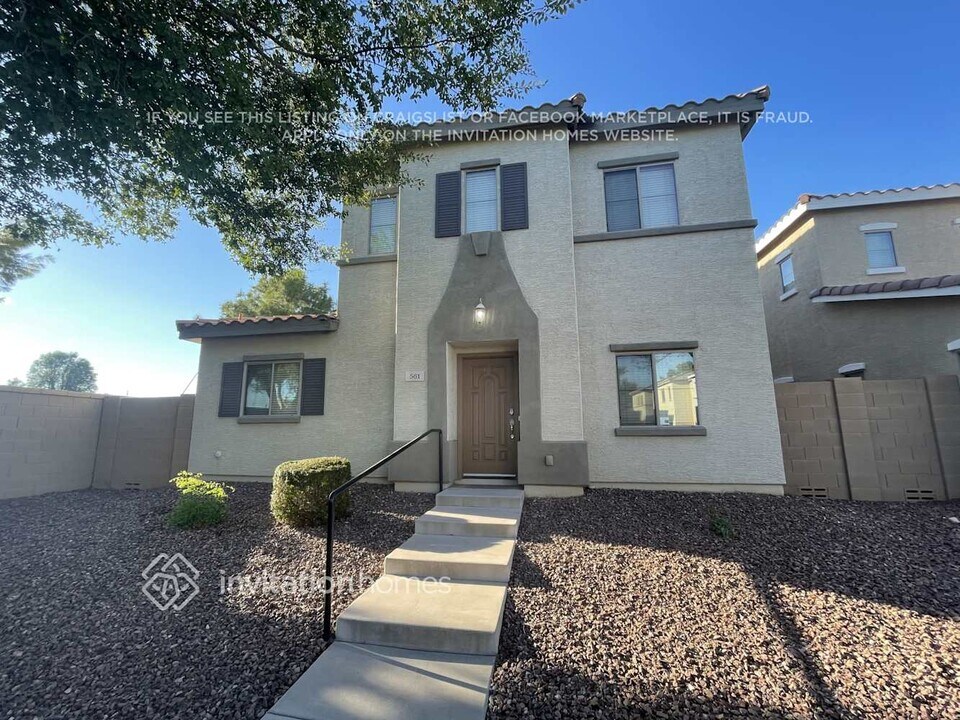 561 N Ranger Trail in Gilbert, AZ - Foto de edificio