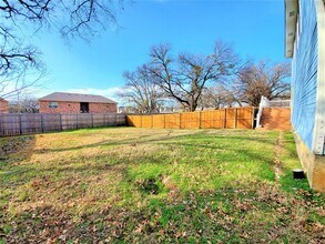 2223 N Locust St in Denton, TX - Building Photo - Building Photo