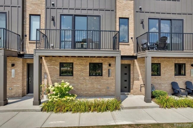 1087 Hampton Cir in Detroit, MI - Building Photo - Building Photo