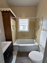 909 8th Ave SE in Jamestown, ND - Building Photo - Building Photo