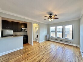 4640 N Paulina St, Unit J02P in Chicago, IL - Building Photo