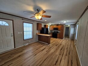 34 Pine Cir in Paris, NY - Foto de edificio - Building Photo