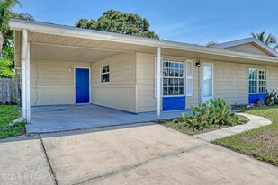 775 Bianca Dr NE in Palm Bay, FL - Building Photo