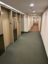 77 Pond Ave in Brookline, MA - Building Photo - Building Photo