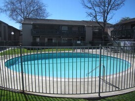 4888 Clayton Rd in Concord, CA - Building Photo