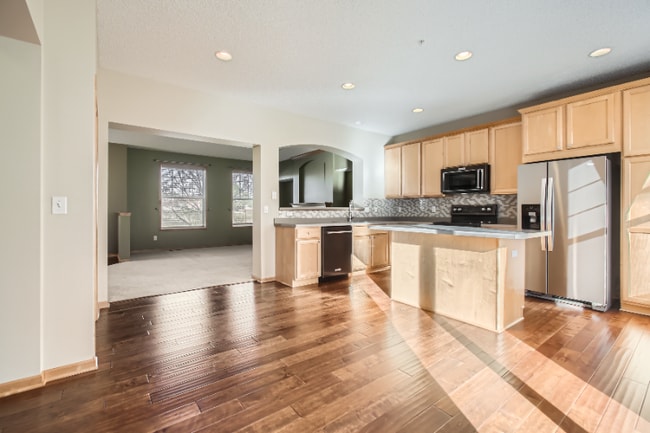 11322 Stratton Ave in Eden Prairie, MN - Foto de edificio - Building Photo