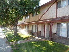 301 E Lancaster Blvd in Lancaster, CA - Building Photo