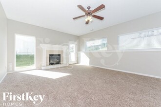 522 Johnston Pkwy in Raymore, MO - Building Photo - Building Photo