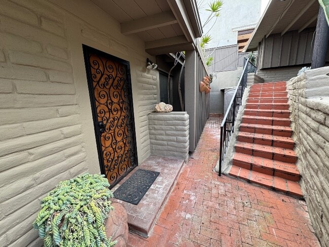 1710 Harper Ave in Redondo Beach, CA - Foto de edificio - Building Photo