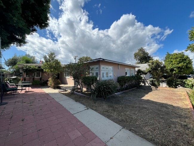 8623 Tilden Ave in Los Angeles, CA - Building Photo - Building Photo