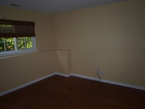 686 S Rosehall Ln in Round Lake, IL - Foto de edificio - Building Photo