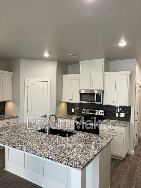 909 Riva Pkwy in Norman, OK - Building Photo - Building Photo