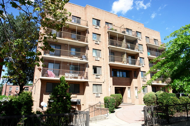 Barclay Terrace in Flushing, NY - Foto de edificio - Building Photo