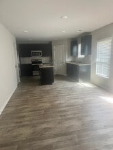 Room in House on Toronto Cir in Hampton, GA - Building Photo - Building Photo