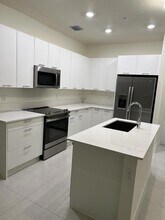 8001 NW 41st St, Unit F-202 in Doral, FL - Building Photo - Building Photo